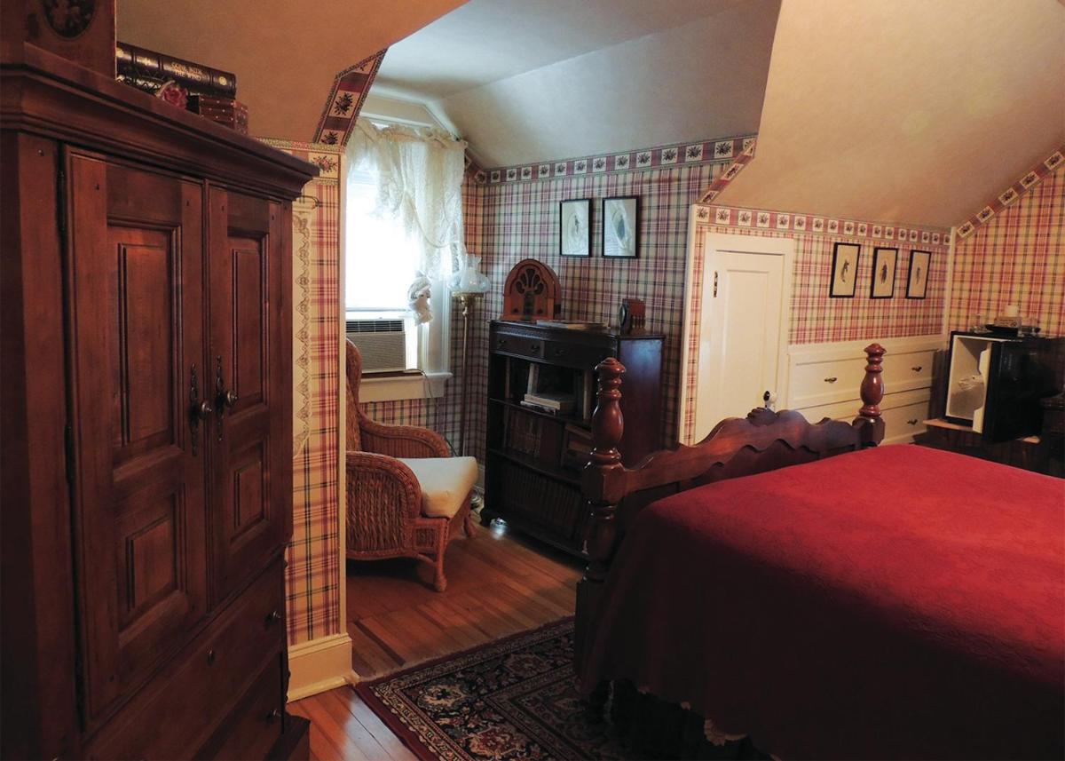 Brookview Manor Inn - Housity