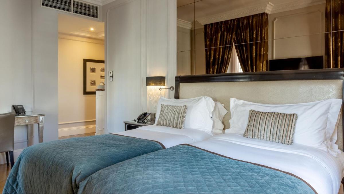 Uma cama ou camas num quarto em InterContinental Porto - Palacio das Cardosas by IHG