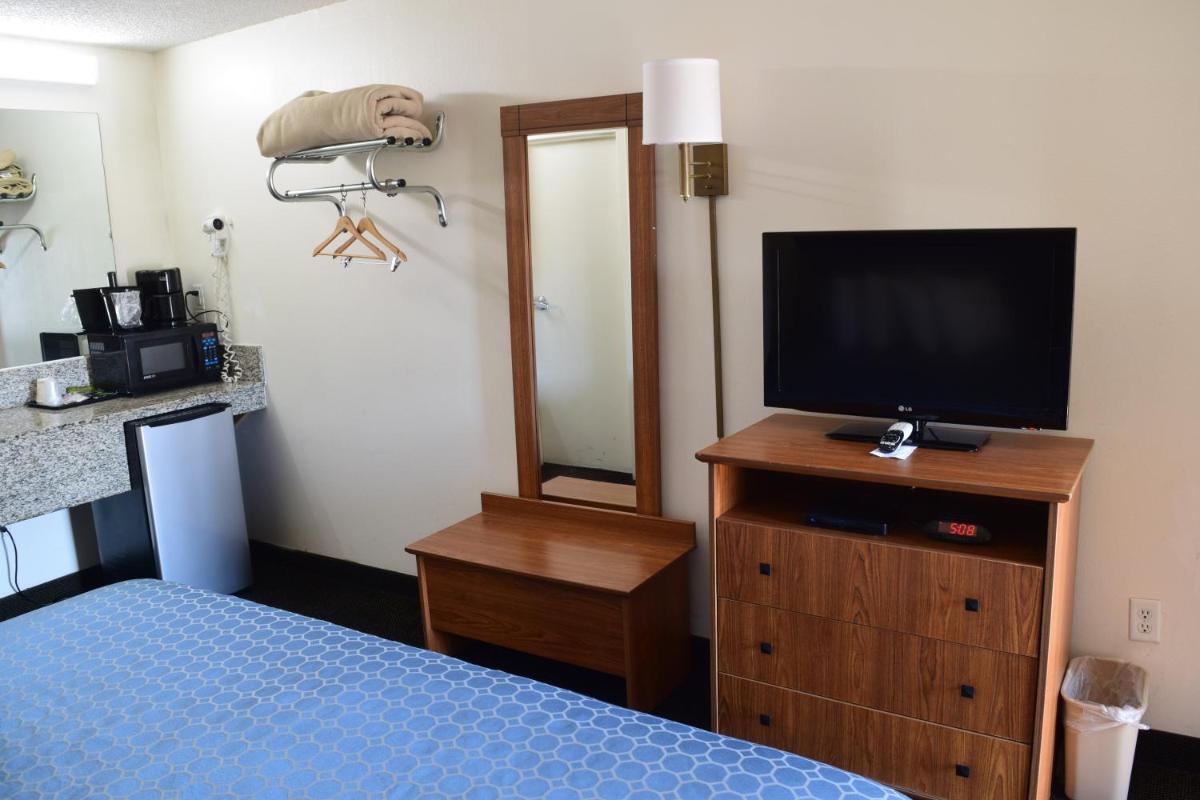 Value Inn - Livonia - Housity