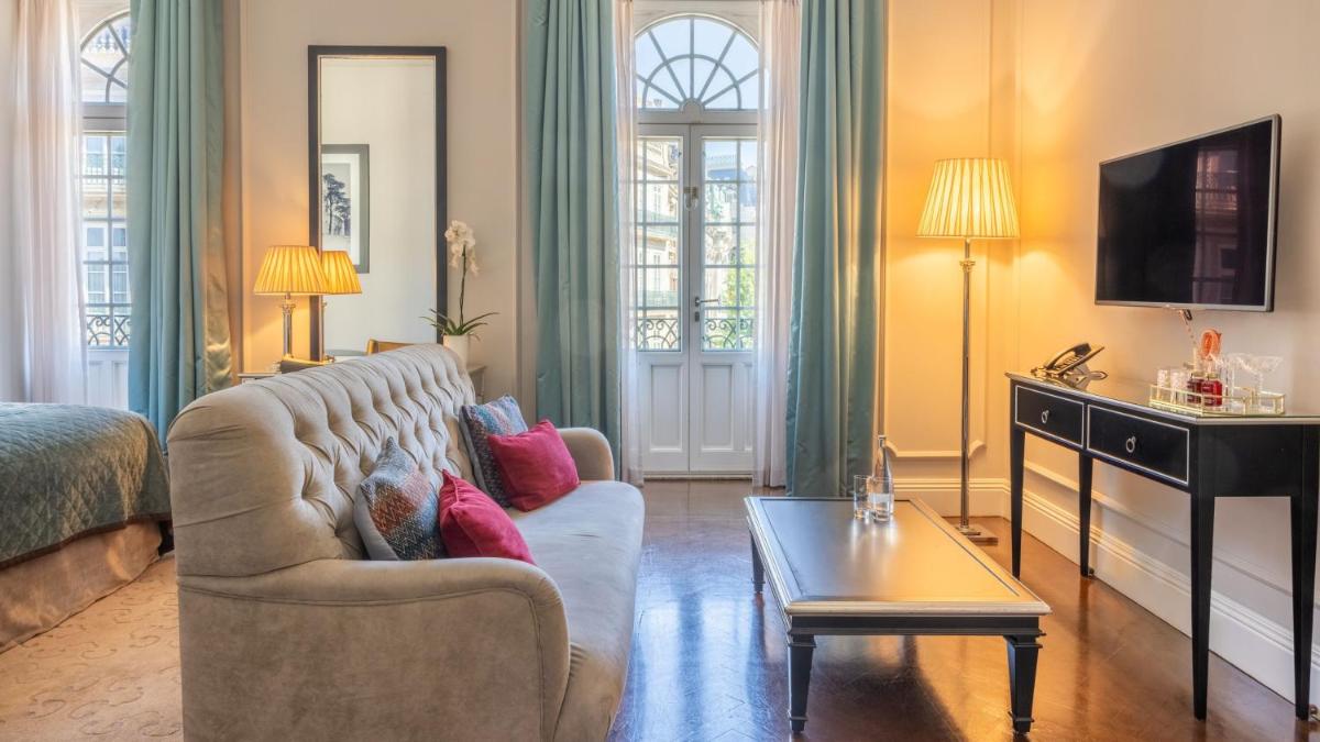 Uma televisão e/ou sistema de entretenimento em InterContinental Porto - Palacio das Cardosas by IHG