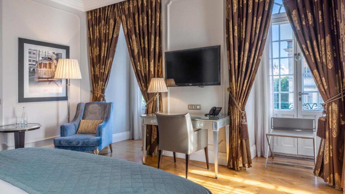 Uma televisão e/ou sistema de entretenimento em InterContinental Porto - Palacio das Cardosas by IHG