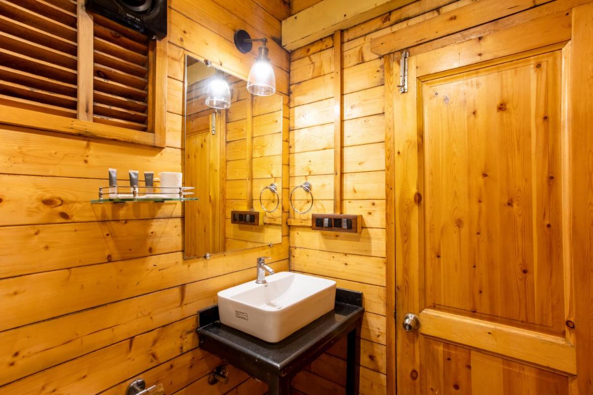 Stone Wood Resort, Mandrem - Housity