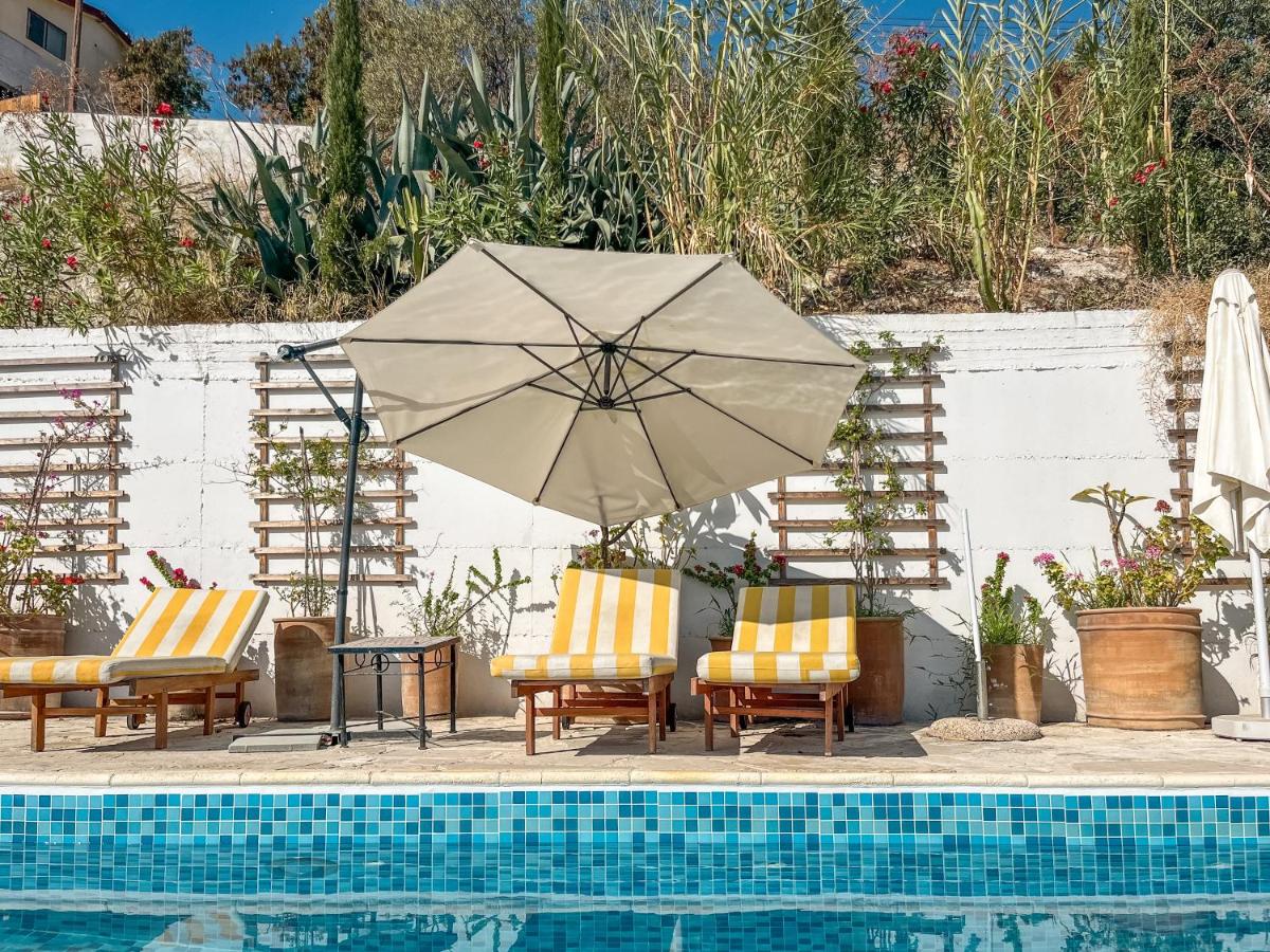 Archondia House - Holiday Apartments With Pool - Housity