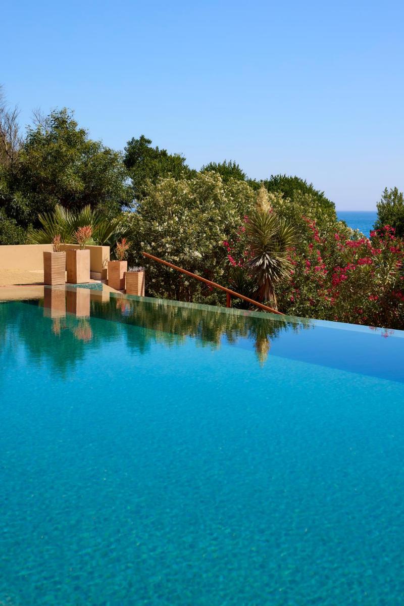 A piscina em ou perto de Vila Joya