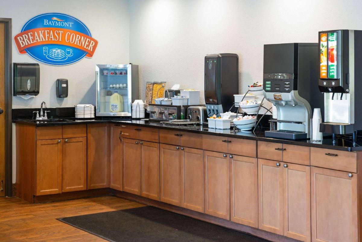 Baymont by Wyndham LaGrange - Housity