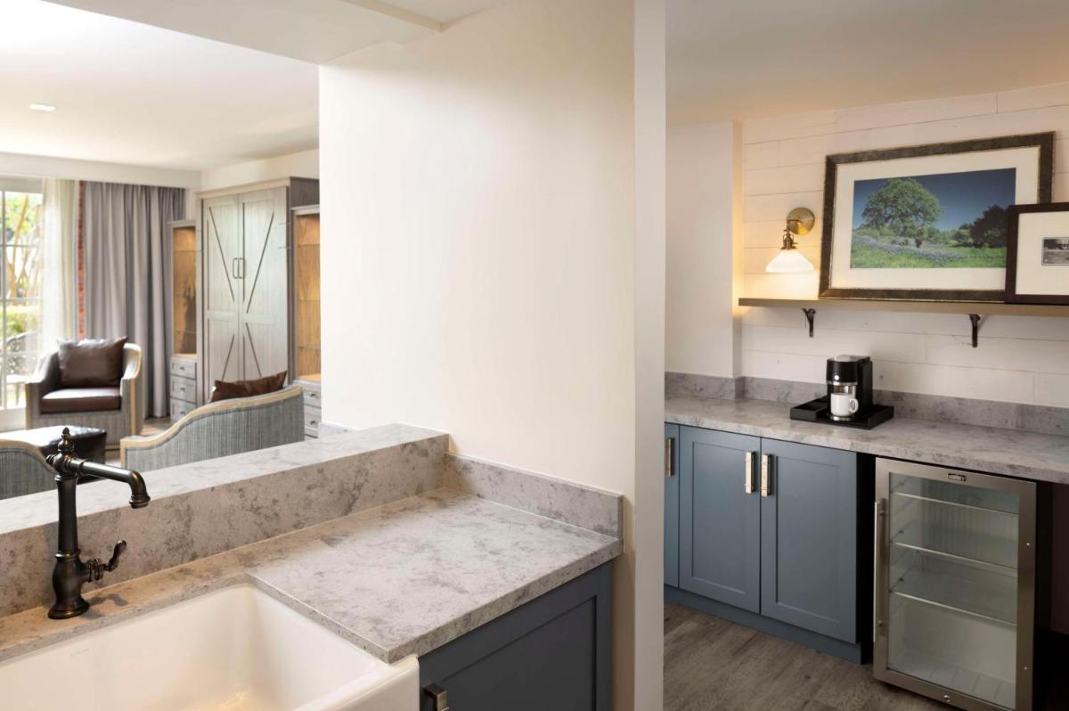 Hyatt Regency Hill Country Resort & Spa - Housity