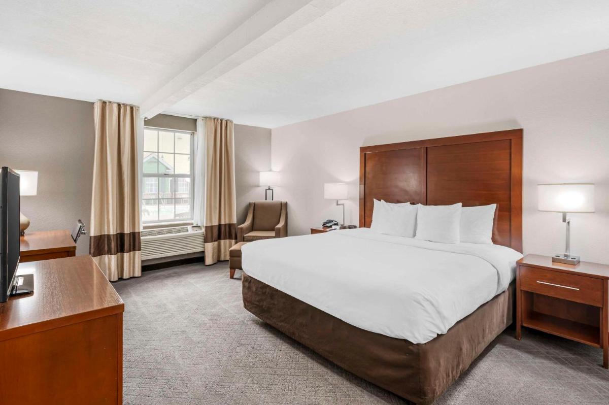 Comfort Inn Splash Harbor - Housity