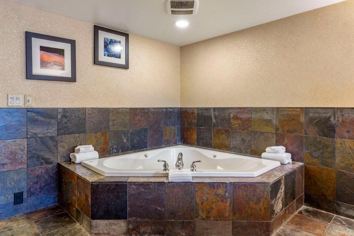 Comfort Inn & Suites Lincoln City - Housity
