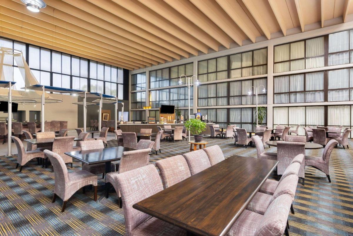 Wingate by Wyndham Kansas City - Housity