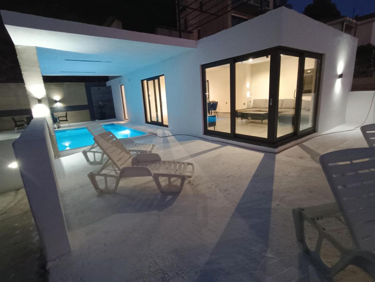 Holiday House 