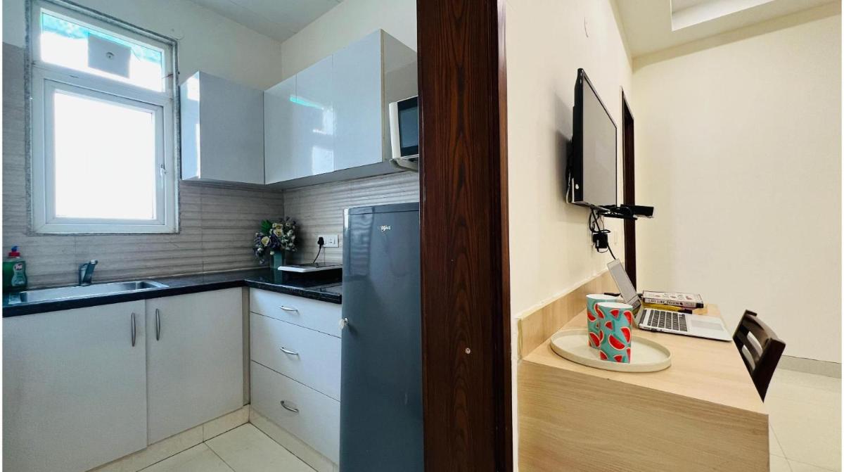 BluO Studio4 Golf Course Road - Gym, Balcony, Lift - Hizvo