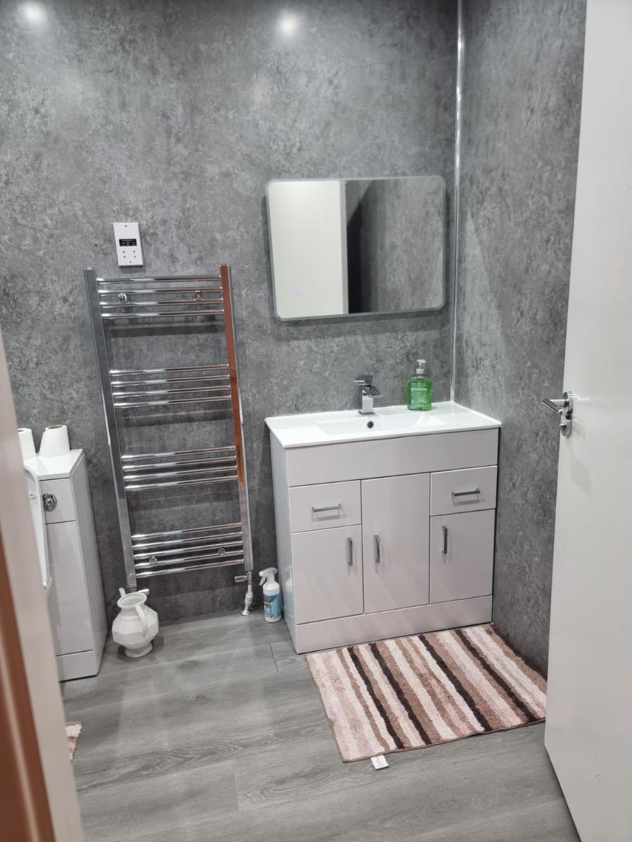 Perfect Stay Near Glasgow Town - Housity