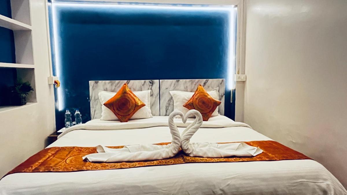 Vibe N Joy (50 mtr from Dashashwamedh Ghat) - Housity