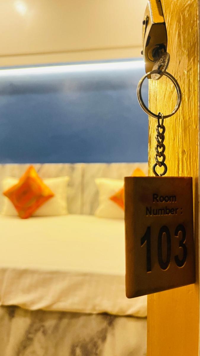 Vibe N Joy (50 mtr from Dashashwamedh Ghat) - Housity