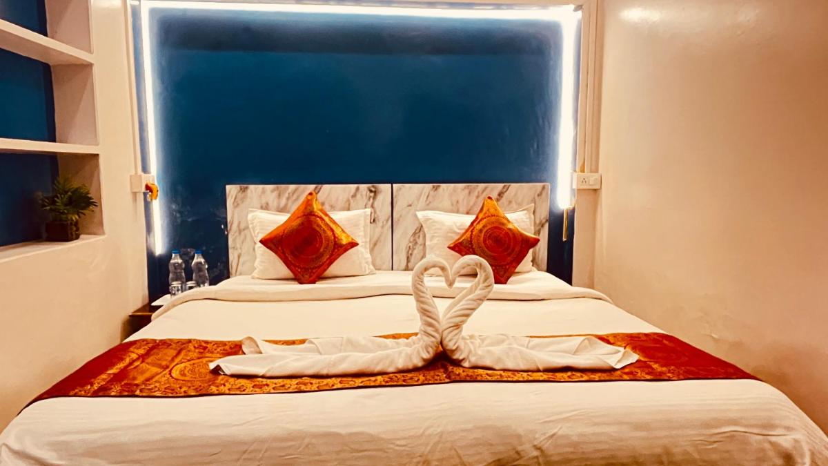 Vibe N Joy (50 mtr from Dashashwamedh Ghat) - Housity