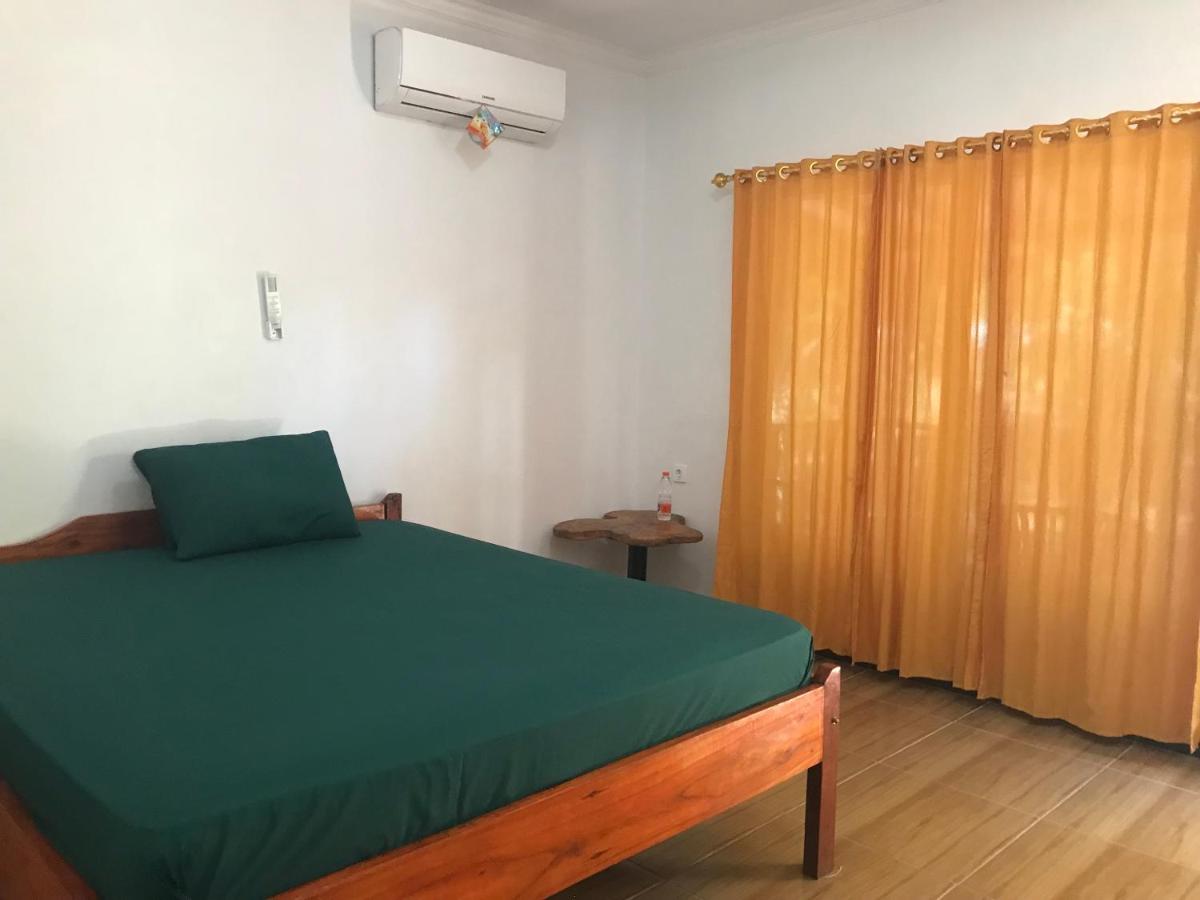 Gili Lampu Guest House - Housity