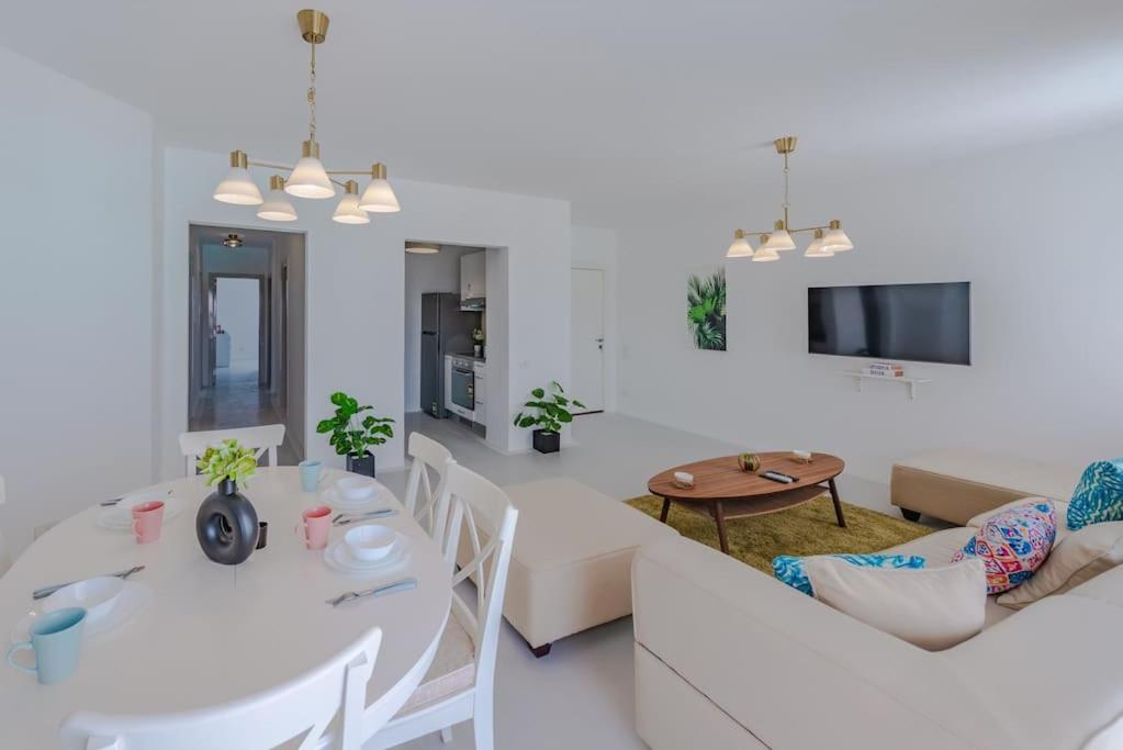 Elegant 3BR on Swan Lake Crystal Lagoon at Elgouna - Housity
