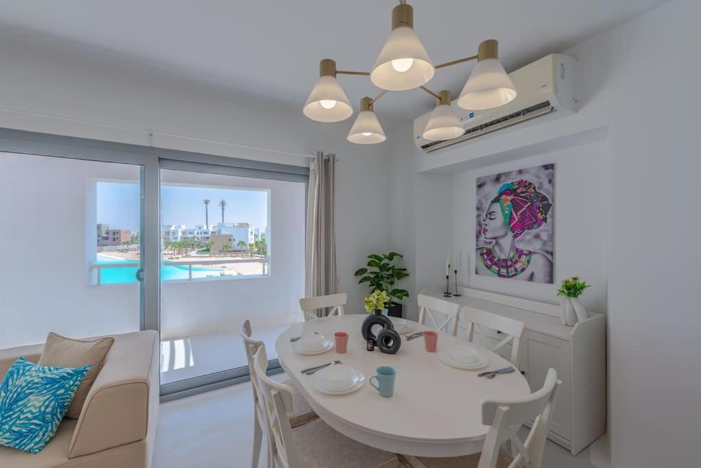 Elegant 3BR on Swan Lake Crystal Lagoon at Elgouna - Housity
