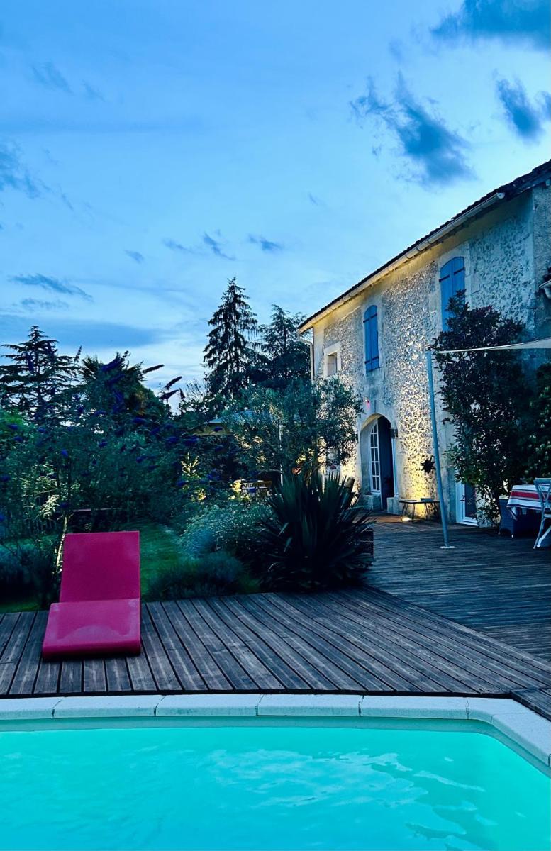 Le Petit Caviste - Chambres D'hôtes & Suites - Housity