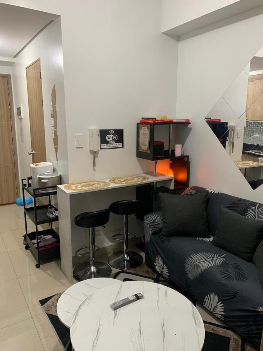 SHORE 2 MOA Staycation T2 U1712 - Housity