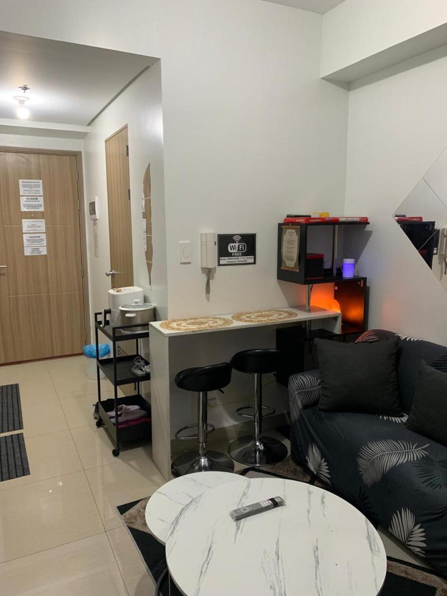 SHORE 2 MOA Staycation T2 U1712 - Housity