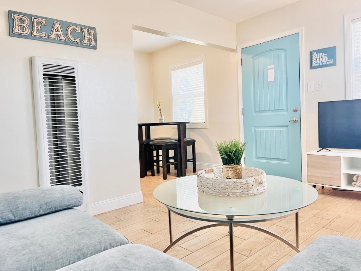 Cozy Beach Cottage with Bicycles - Housity