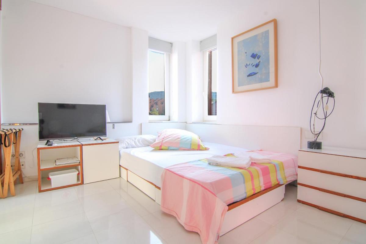 Studio in the Red Wall building by Ricardo Bofill - MURALLA ROJA - Housity