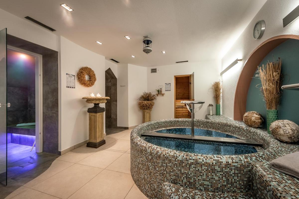 Vitaurina Royal Hotel - Housity