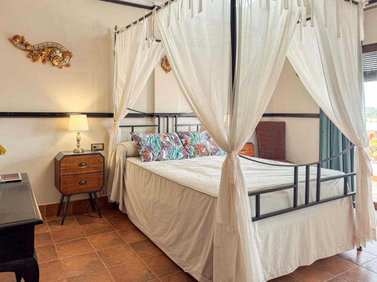 Hotel Valsequillo - Housity