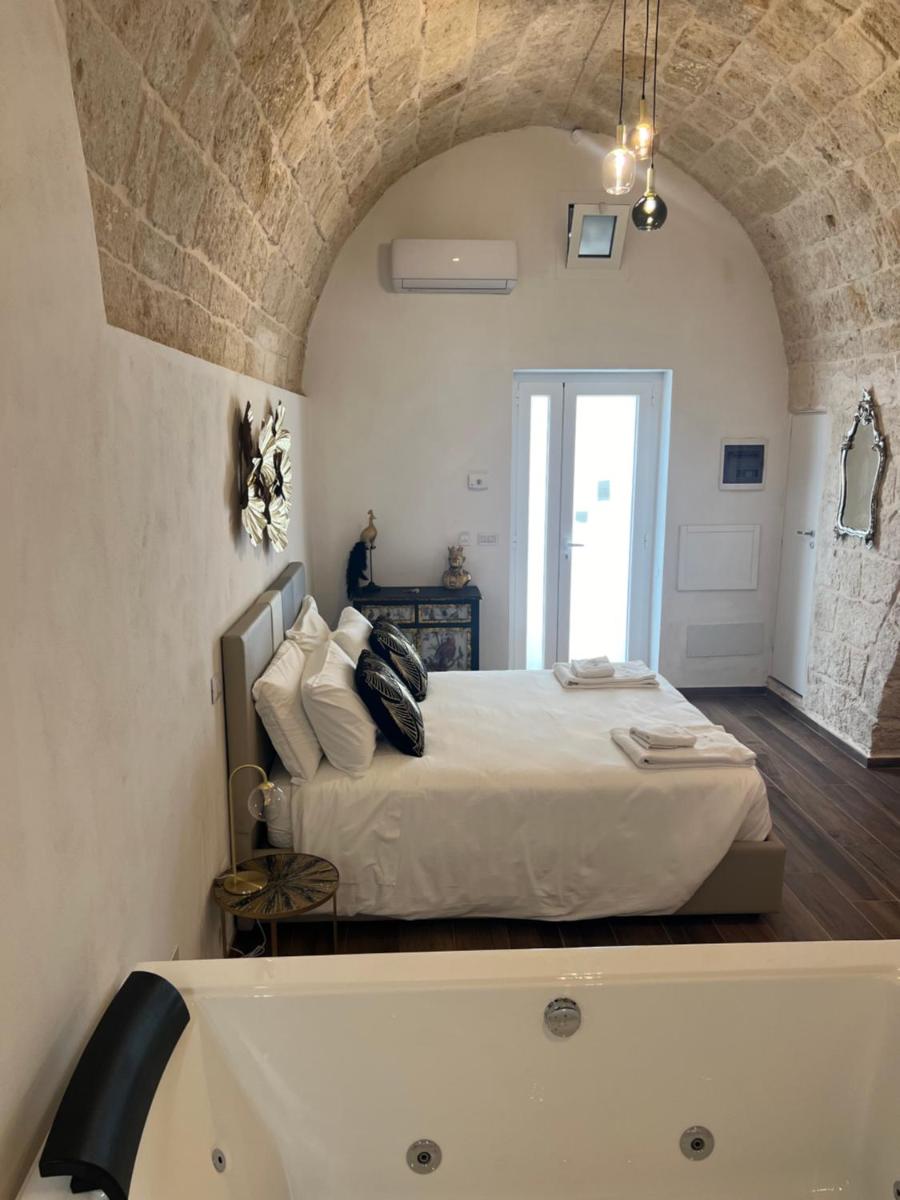 Olympus Luxury Suites - Housity