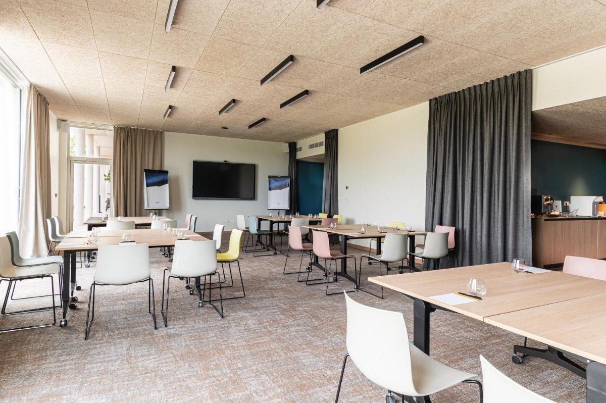 Télévision ou salle de divertissement dans l'établissement voco Beaune , Cité des Vins by IHG