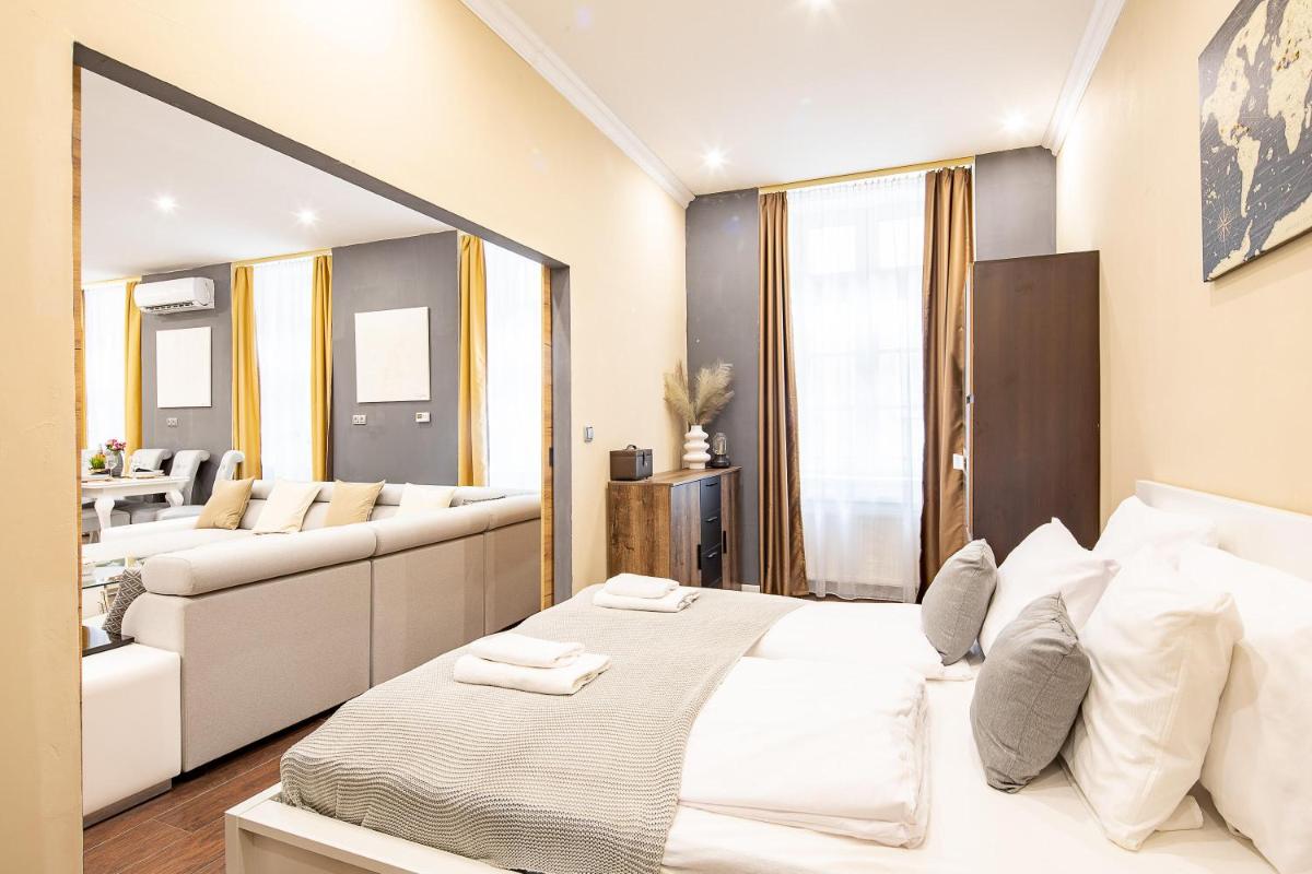 Huge Warm Luxury Apartment - Housity