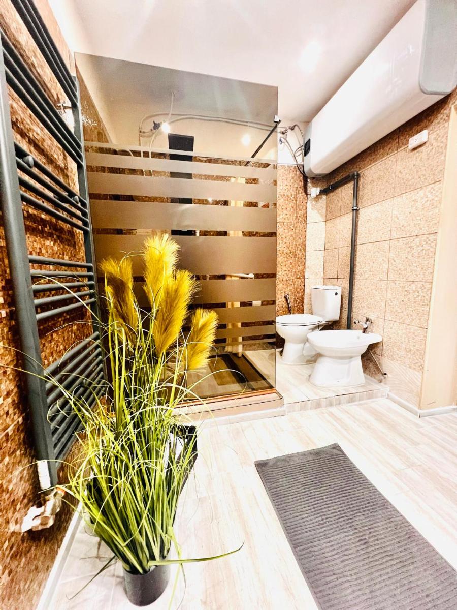 Huge Warm Luxury Apartment - Housity