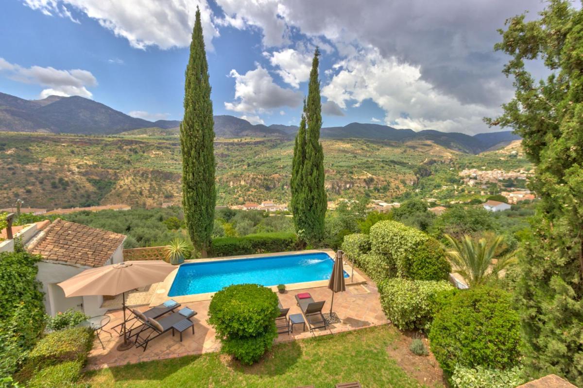 Cortijo El Pino Retreat - Housity