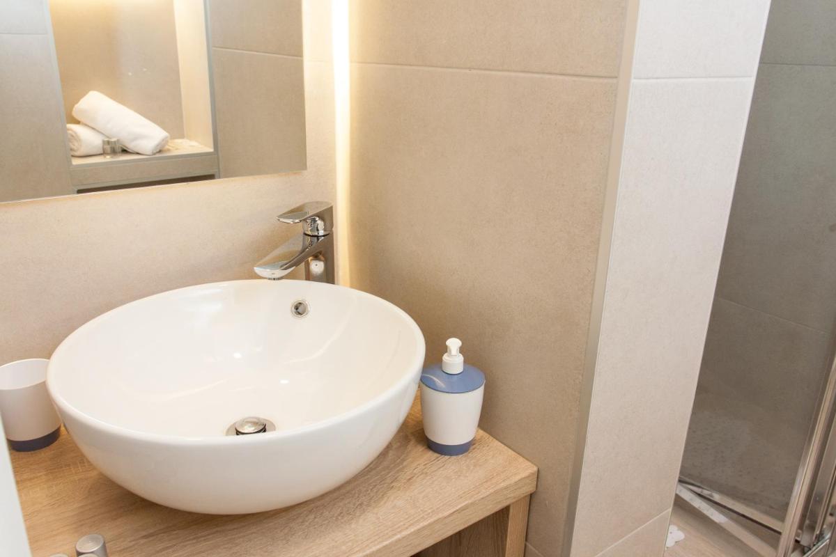 Tesla Boutique Apartments & Rooms - Housity
