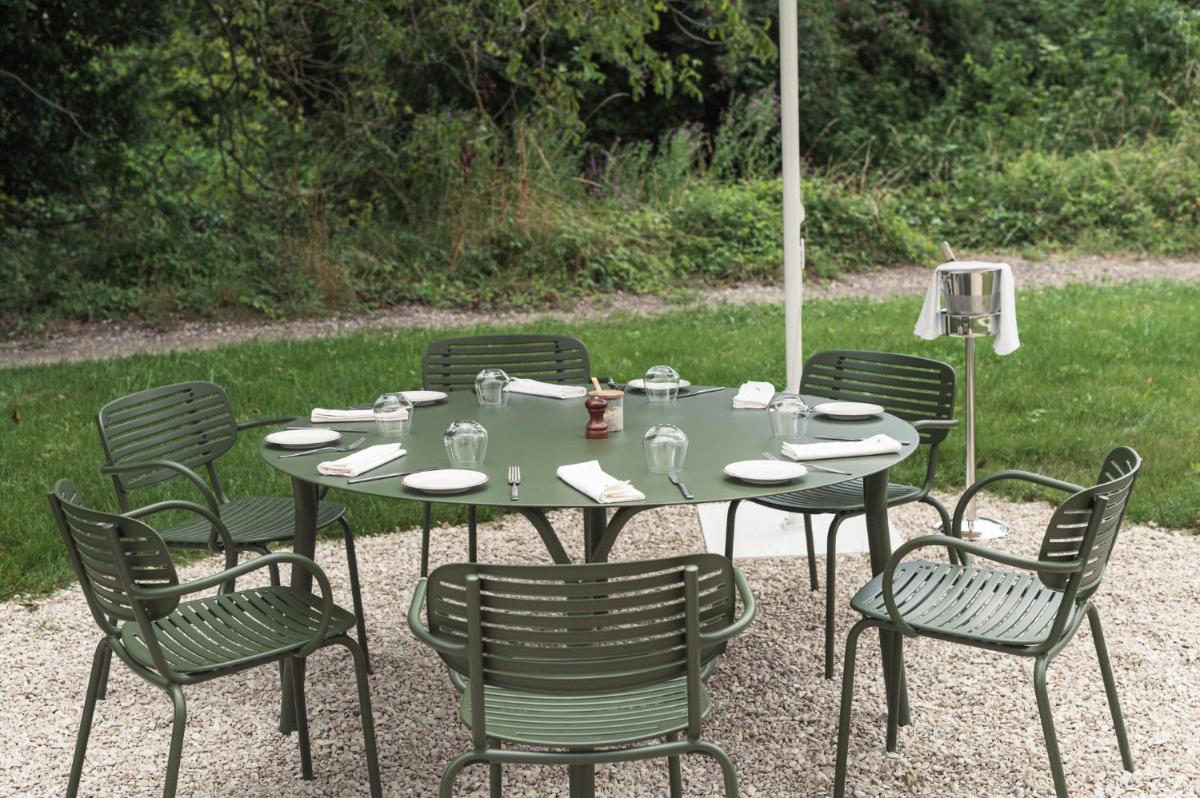 Jardin de l'établissement voco Beaune , Cité des Vins by IHG