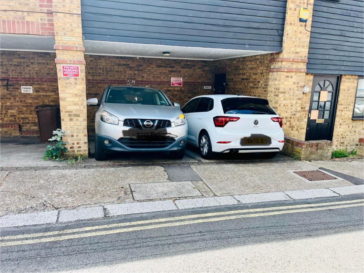 Cosy one bedroom apartment in Chatham town centre, Medway - Free parking - Housity