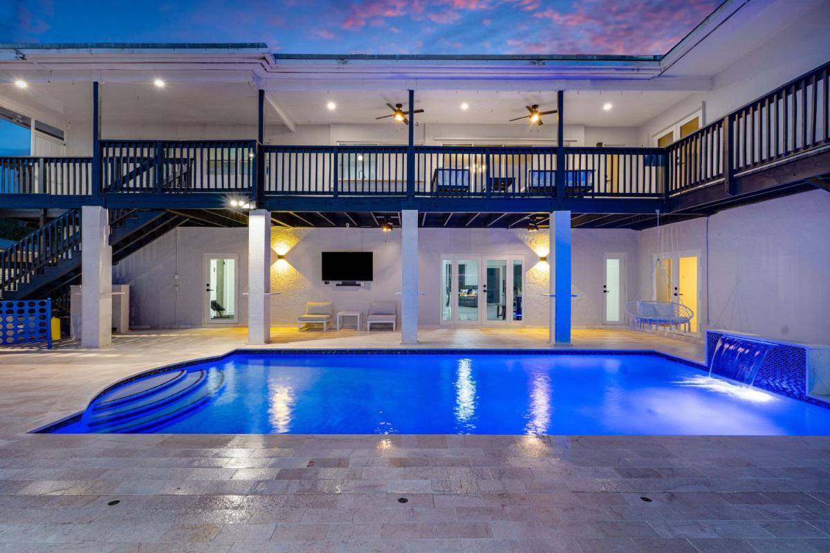 Luxury Escape- Pool, Hot Tub, Gym and More! villa - Housity