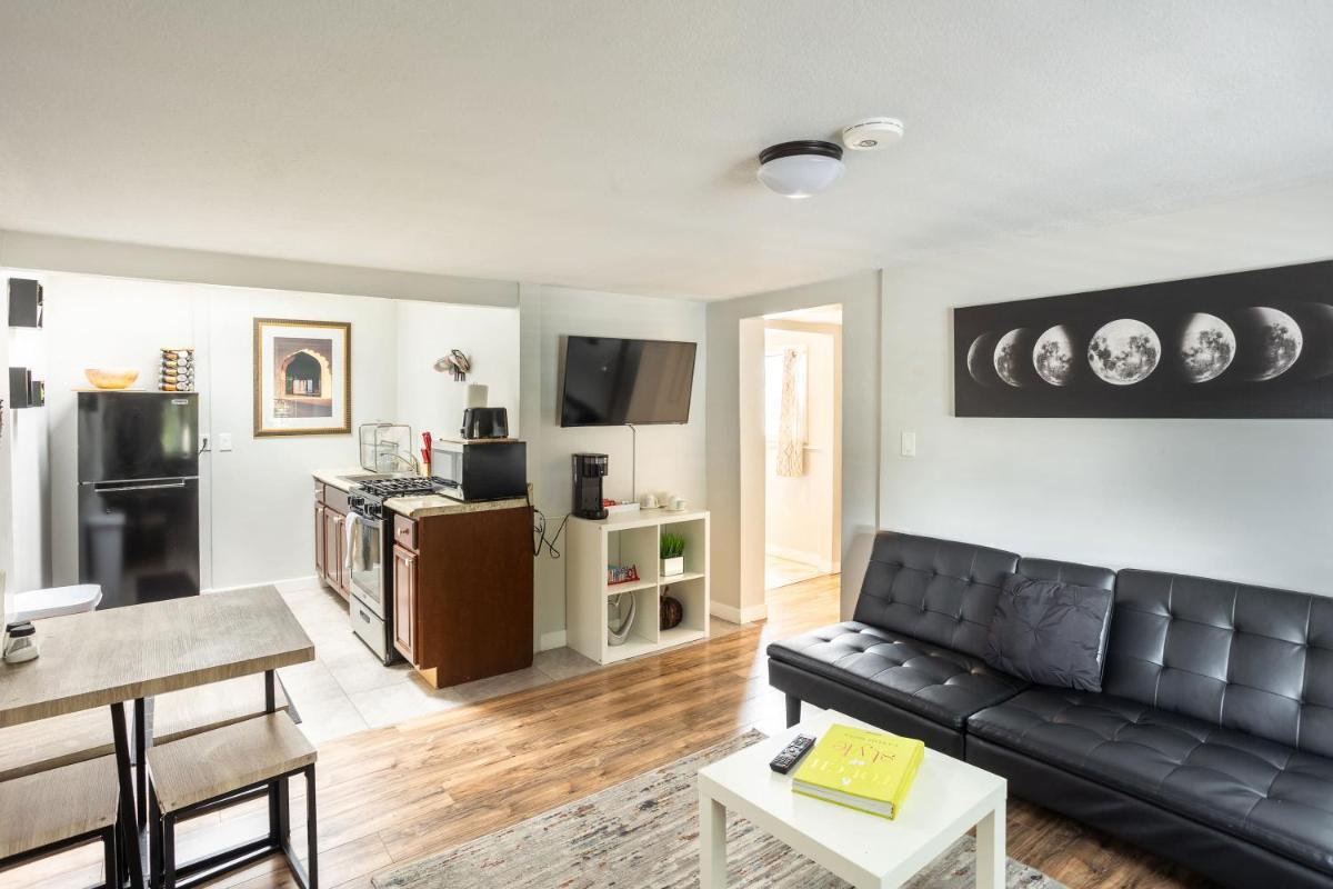 Spacious Guest Suite Amazing Location - Housity