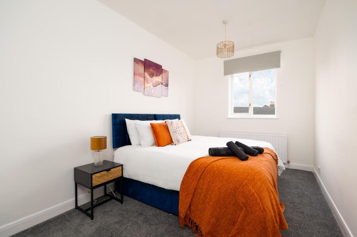 Gorgeous Apartment - Parking - Sleeps 4 - Housity