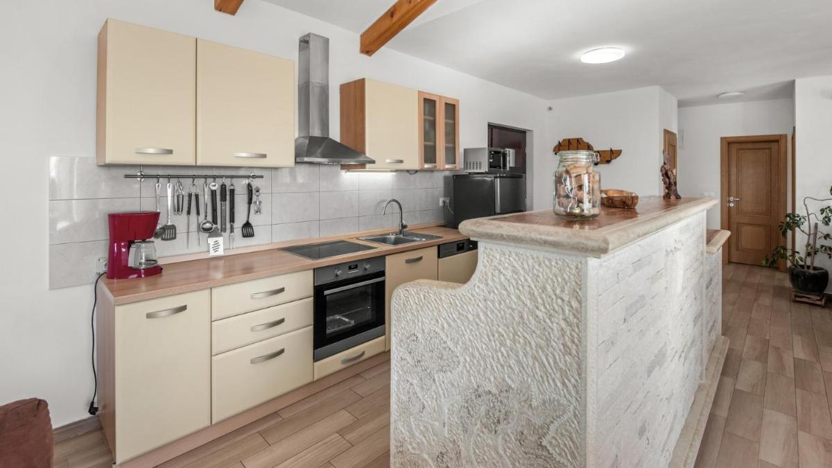 Villa Nira - Housity