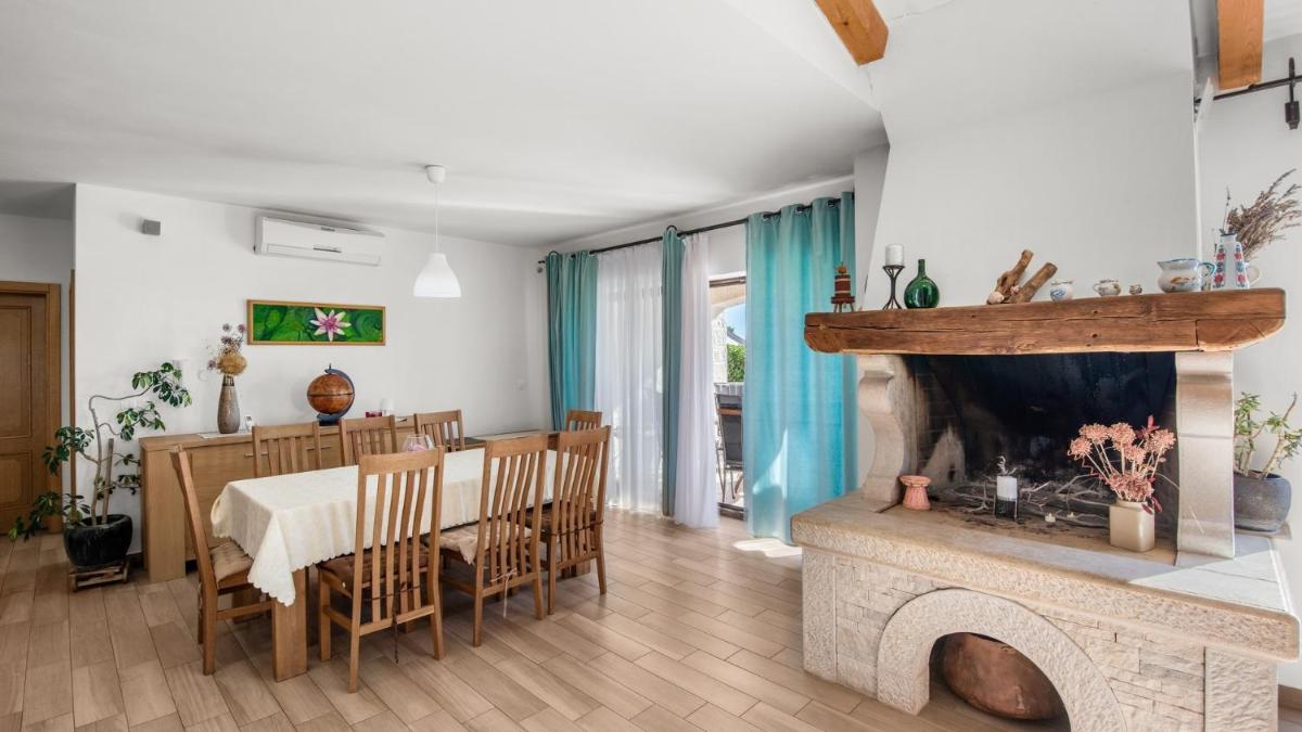 Villa Nira - Housity