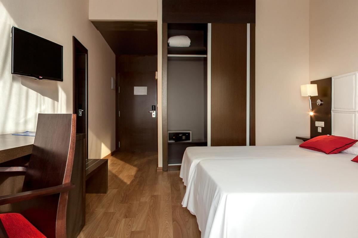 Cama o camas de una habitación en RH Don Carlos & Spa