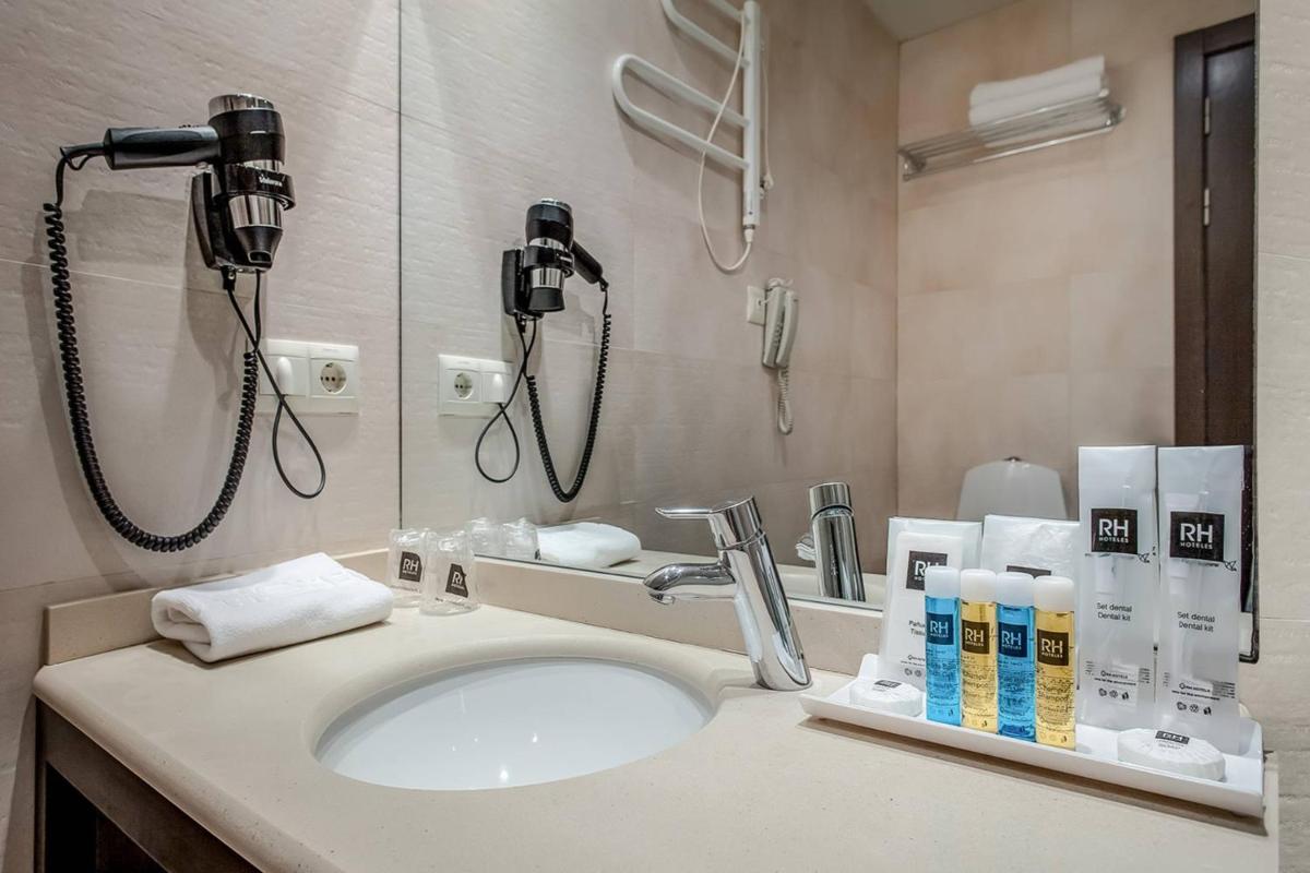 Un baño de RH Don Carlos & Spa