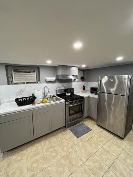 2 Bedroom Apartment By AirportS - Housity