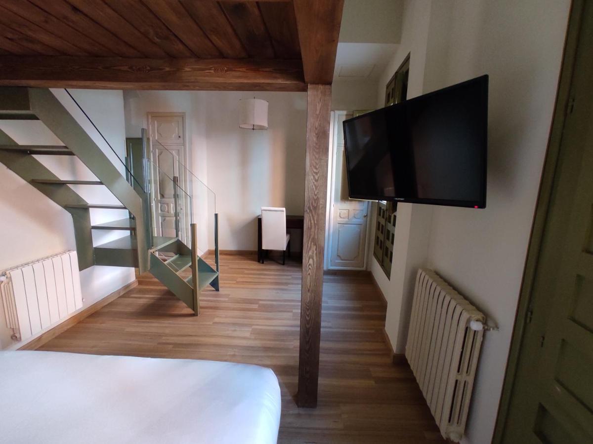 Cama o camas de una habitación en Hotel Leonor de Aquitania