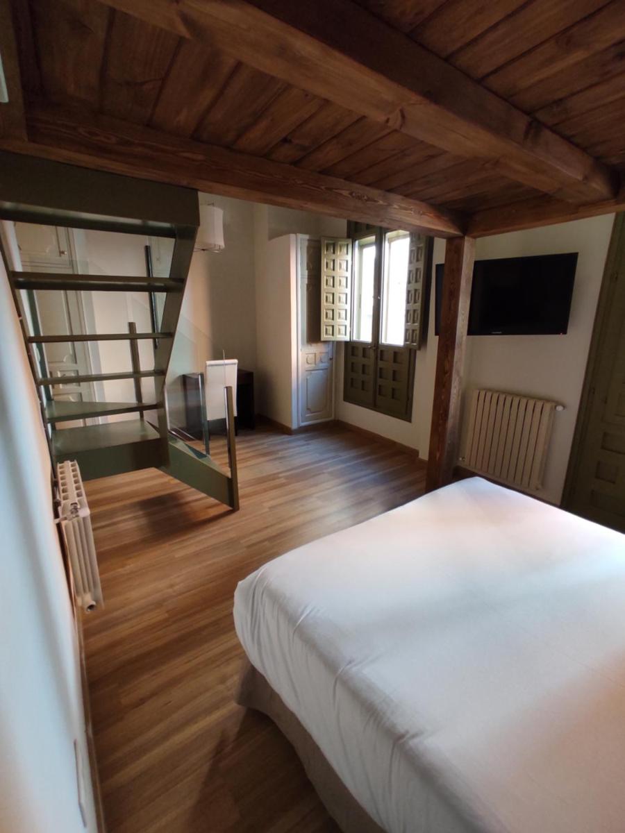 Cama o camas de una habitación en Hotel Leonor de Aquitania