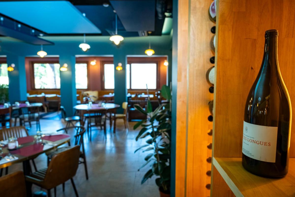Logis Hotel Les Vignes Blanches - Housity