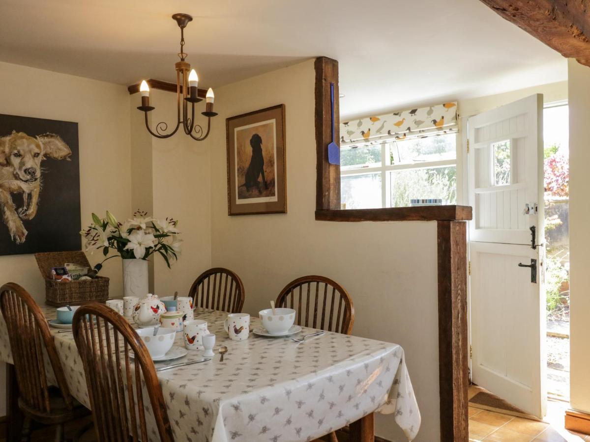 Henmarsh Cottage - Housity