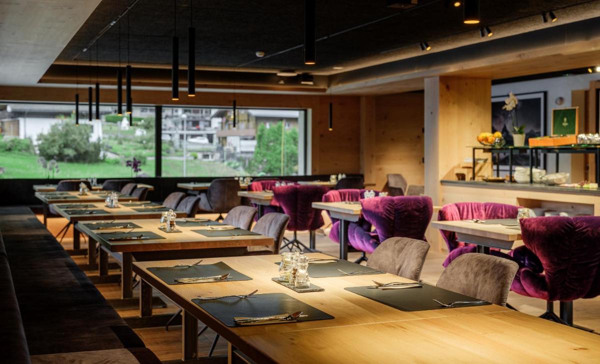 Hotel La Reserve - Housity